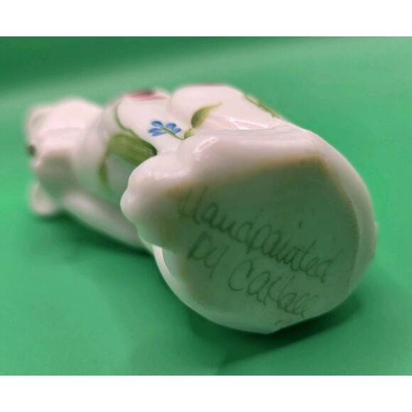 FENTON GLASS CAT MILK GLASS GROOMING KITTY FLORAL HAND PAINTED & SIGNED - Picture 8 of 8